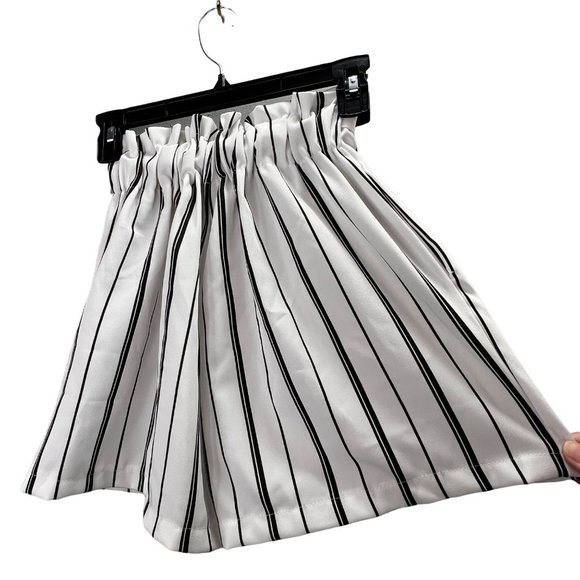 Paper Bag Waist Shorts Striped size S 4 Black White Loose Tie Front Belt Shein - Picture 5 of 6